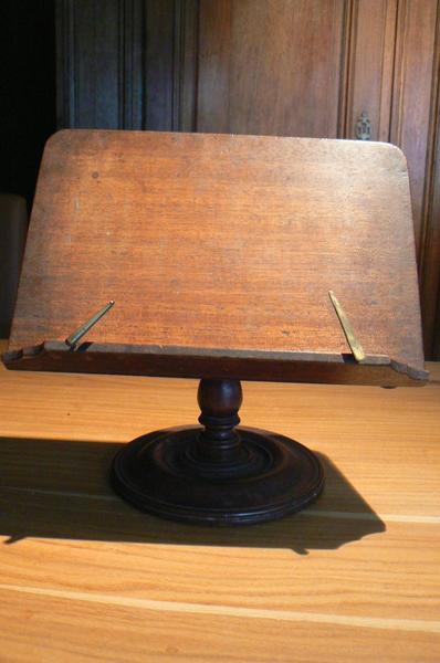 English mahogany adjustable book stand c.1910