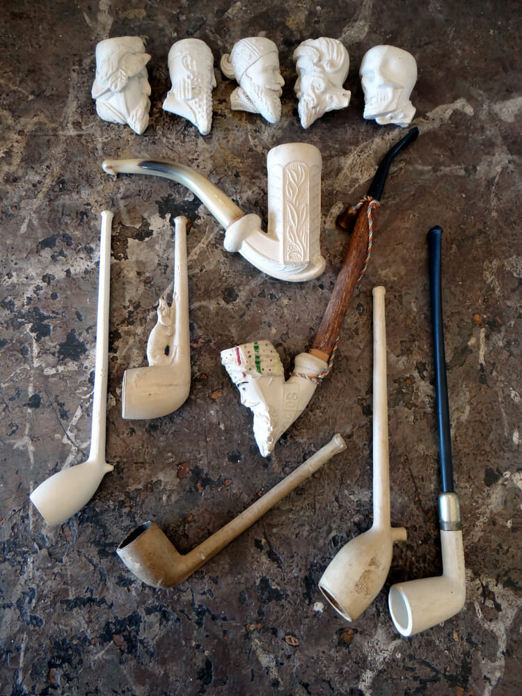 clay tobacco pipes Collection of Gambier earthenware (clay) pipes PARIS – European Antiques