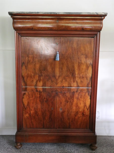 Louis-Philippe period walnut Abbatant