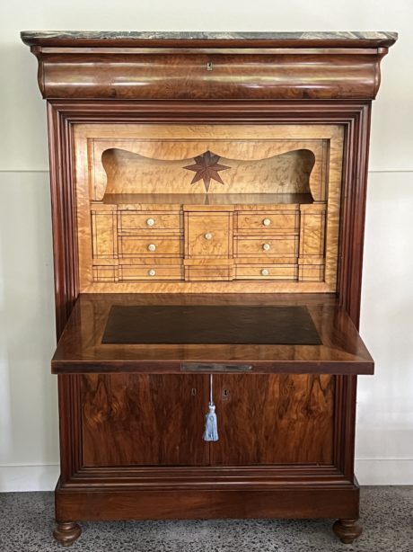 Louis-Philippe period walnut Abbatant