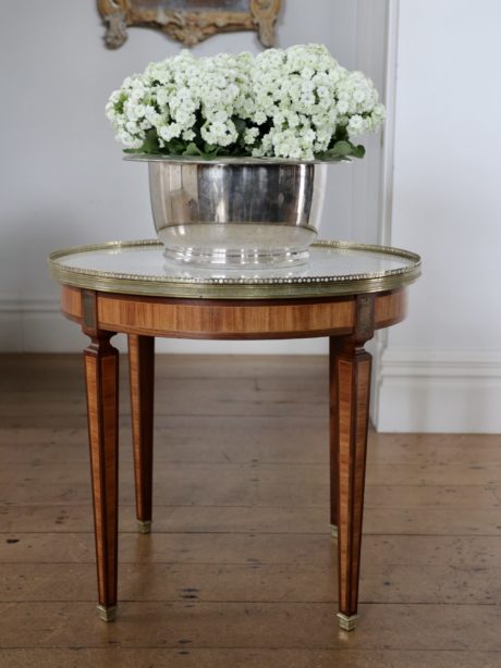 Mahogany bouillotte table with a white marble top