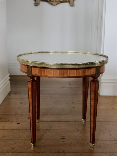 Mahogany bouillotte table with a white marble top